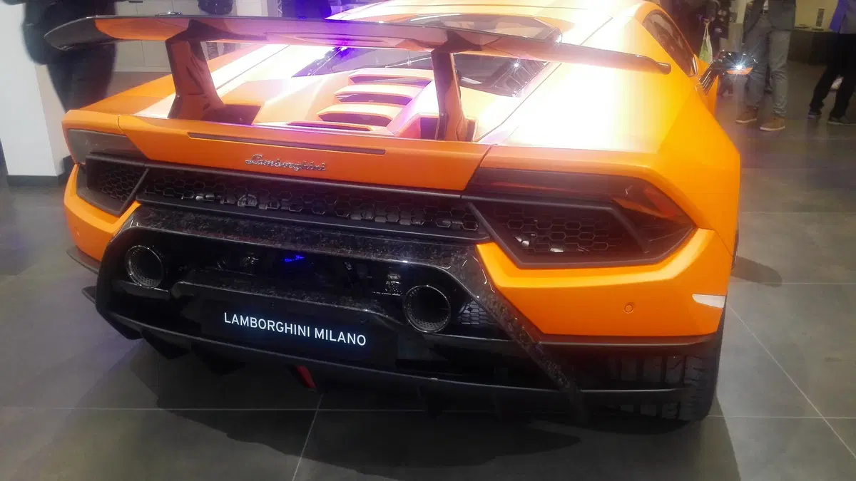 Lamborghini inaugura la nuova concessionaria a Milano con Bonaldi (5)