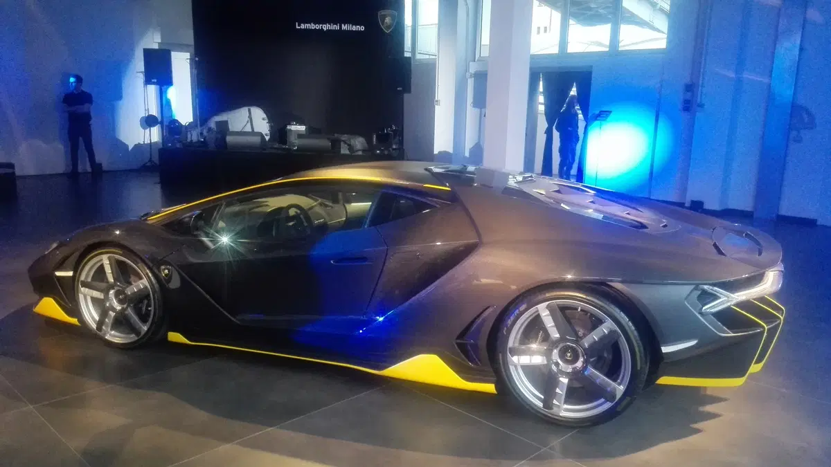 Lamborghini inaugura la nuova concessionaria a Milano con Bonaldi (6)