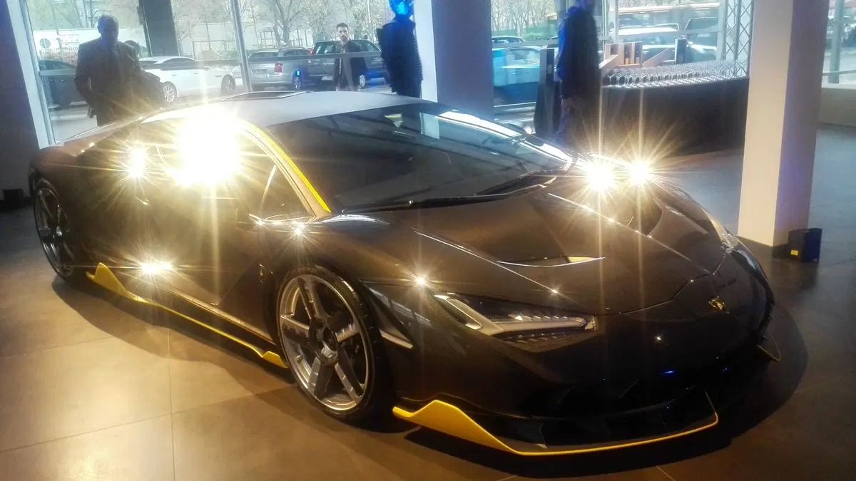 Lamborghini inaugura la nuova concessionaria a Milano con Bonaldi (7)
