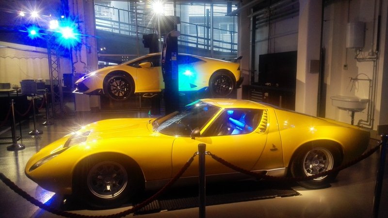 Lamborghini inaugura la nuova concessionaria a Milano con Bonaldi