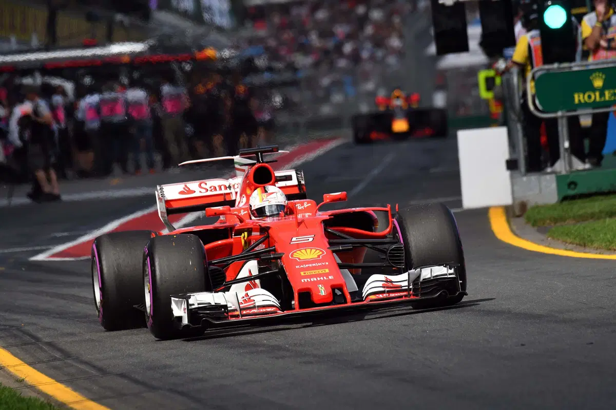 F1, GP Australia 2017: pole per Hamilton. Secondo Vettel