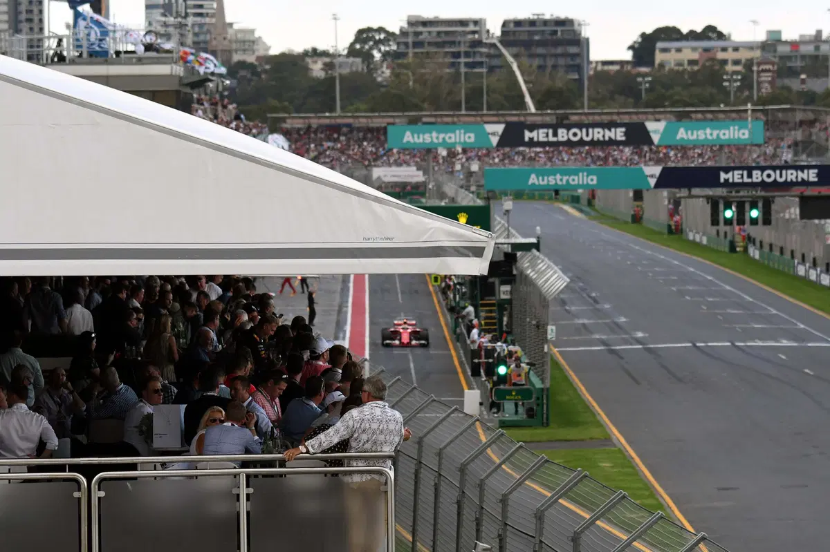 F1, GP Australia 2017: pole per Hamilton. Secondo Vettel (8)