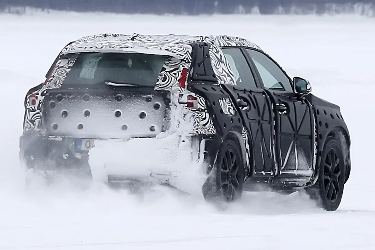 Volvo XC40 new images