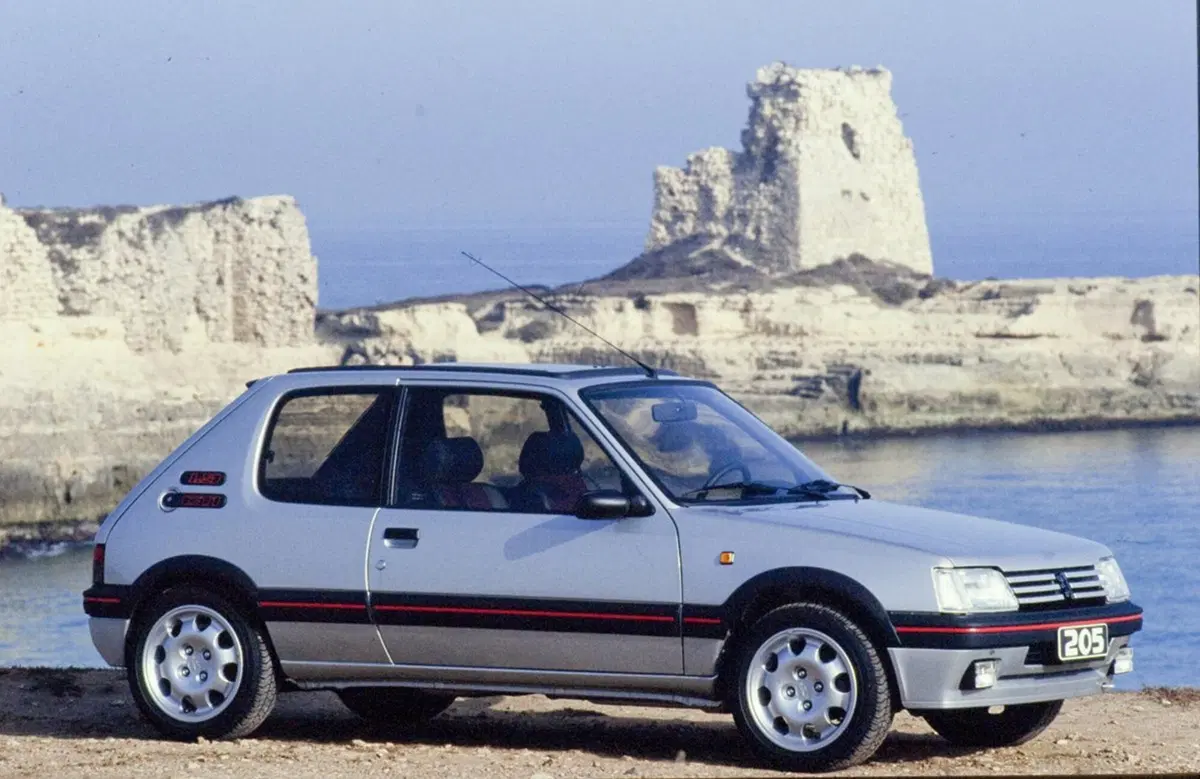 Confronto Heritage, Peugeot: 205 GTi Vs 208 GTi (19)