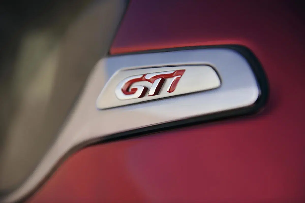 Confronto Heritage, Peugeot: 205 GTi Vs 208 GTi (7)