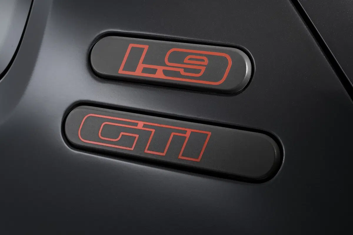 Confronto Heritage, Peugeot: 205 GTi Vs 208 GTi (6)