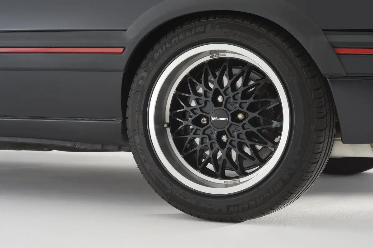 Confronto Heritage, Peugeot: 205 GTi Vs 208 GTi (12)