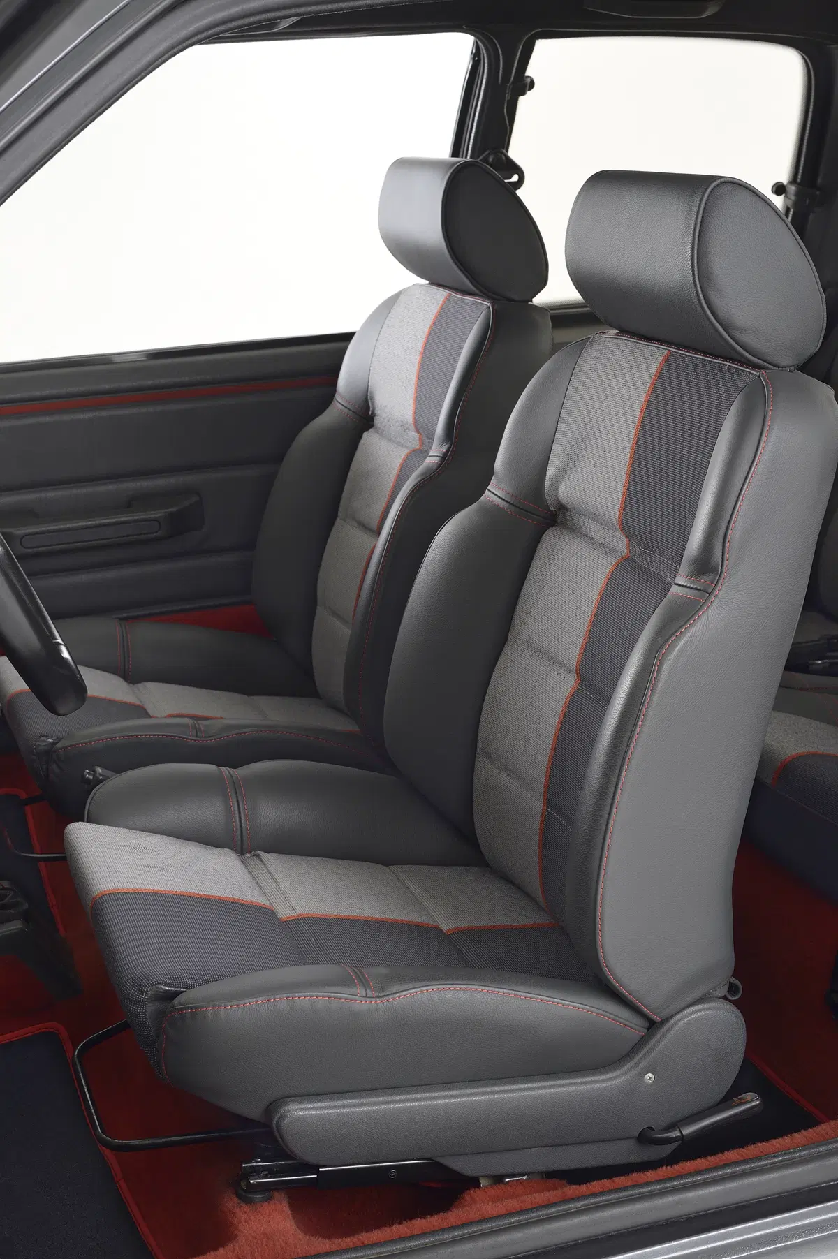Confronto Heritage, Peugeot: 205 GTi Vs 208 GTi (5)