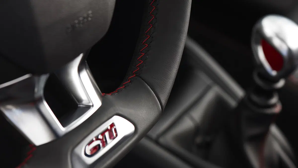 Confronto Heritage, Peugeot: 205 GTi Vs 208 GTi (2)