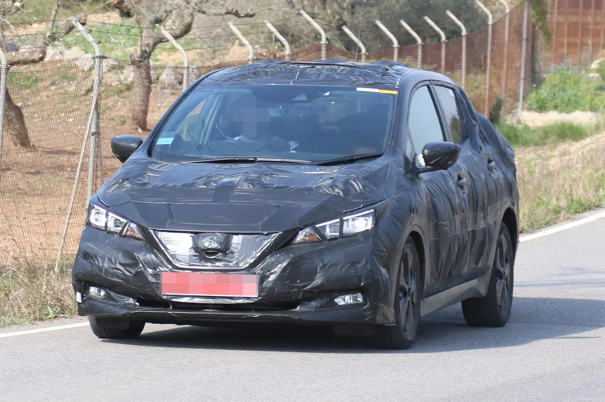 Nissan: immagini della nuova generazione Leaf