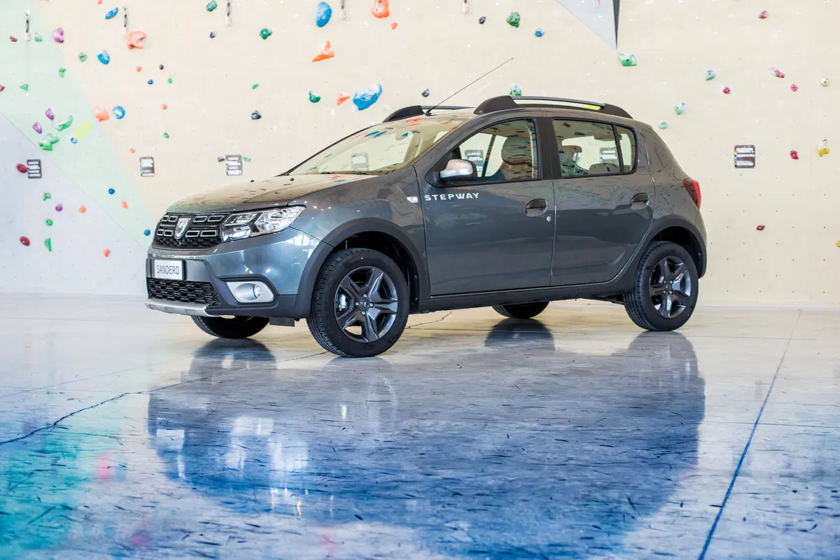 Dacia: ecco la serie speciale Brave (30)