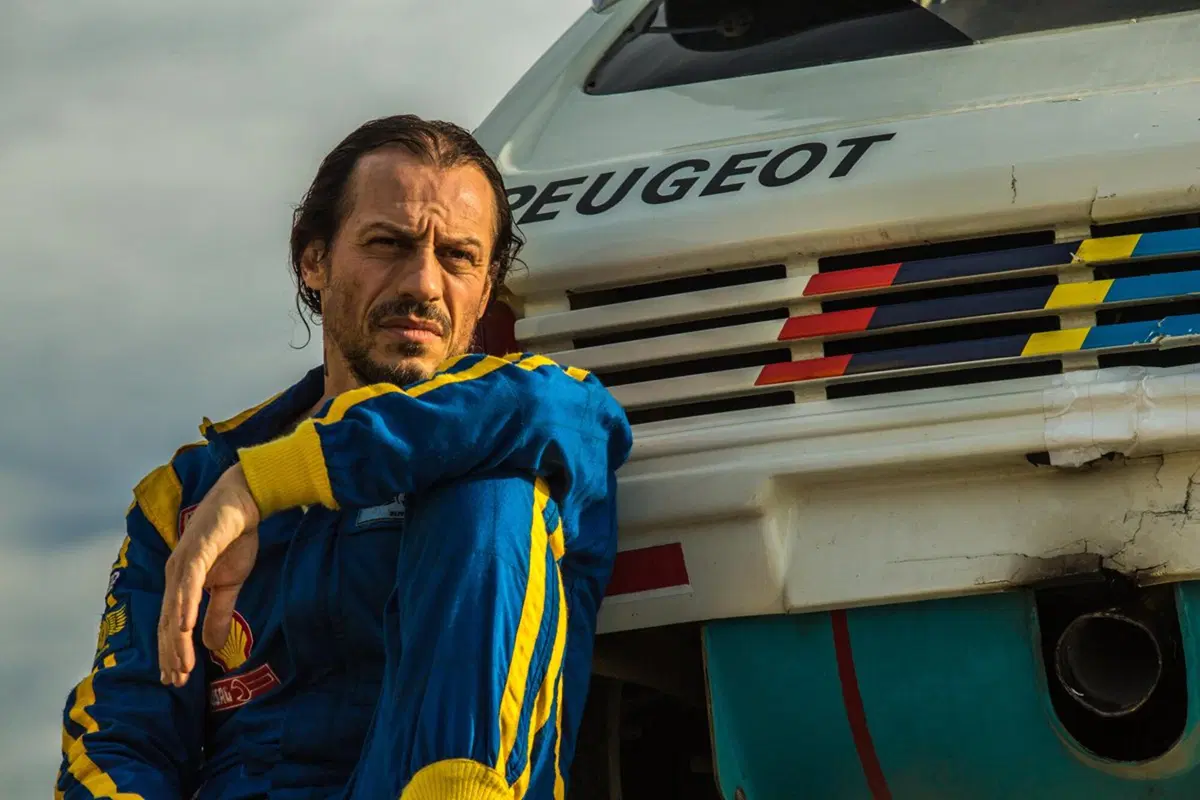 Stefano Accorsi e Paolo Andreucci, allievo e maestro in “Veloce come il vento” (4)