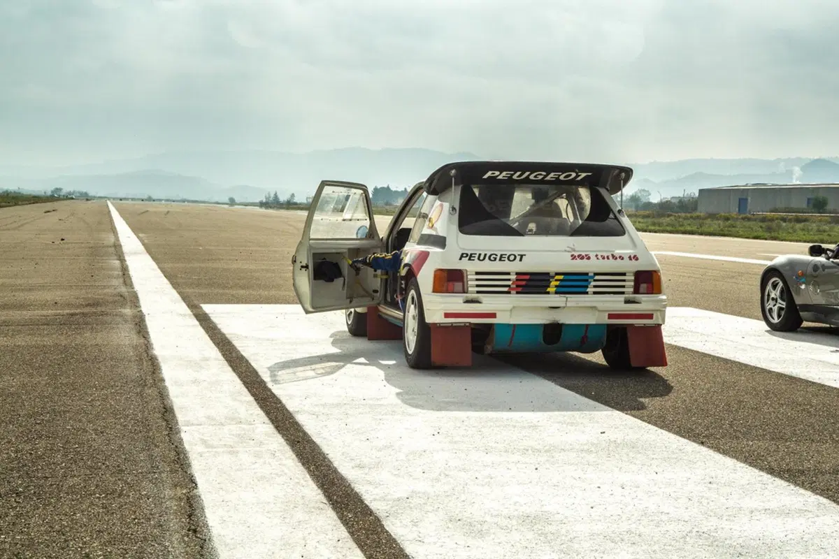 Stefano Accorsi e Paolo Andreucci, allievo e maestro in “Veloce come il vento” (5)