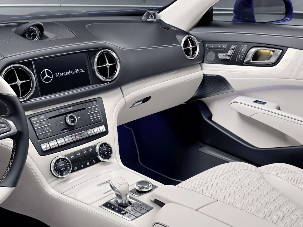 Mercedes SL designo Edition e SLC RedArt Edition  (11)