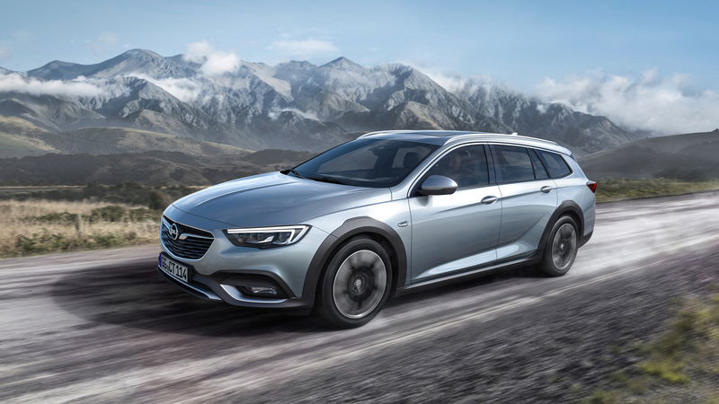 Nuova Opel Insignia Country Tourer, fascino offroad