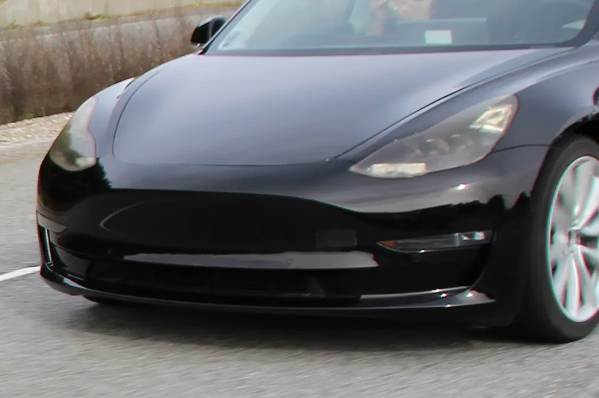 Tesla Model 3: primi scatti della versione definitiva (2)