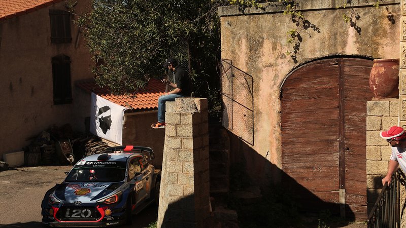 WRC17 Tour de Corse:  Neuville (Hyundai) Finalmente &amp; Strepitoso