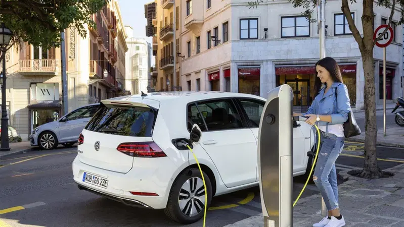 Volkswagen spinge l'elettrico abbattendo l'IVA sulla e-Golf