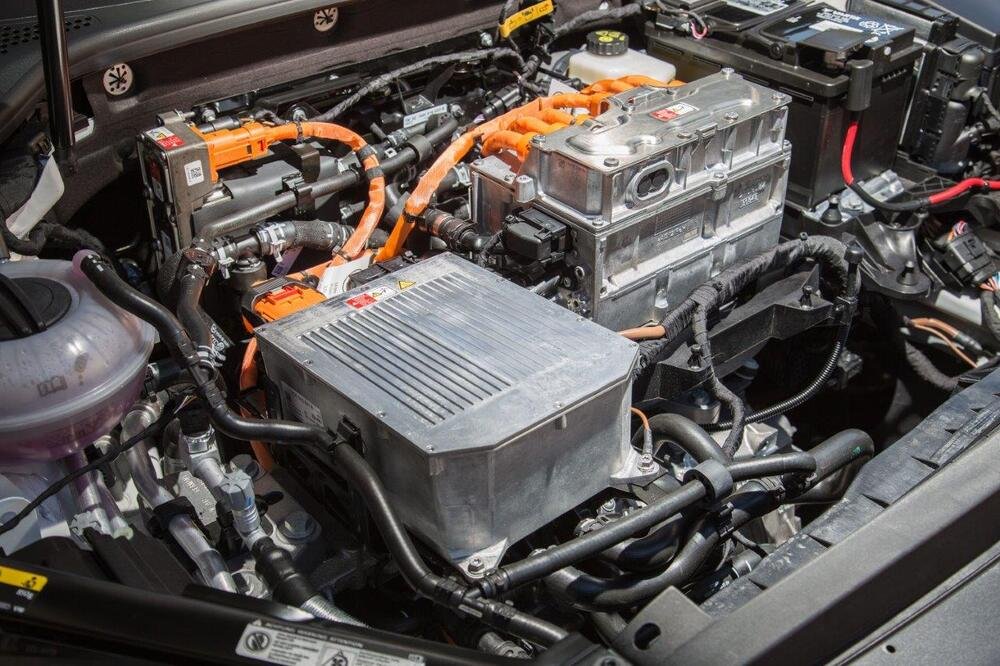 Il vano motore della e-Golf: la maggiore differenza visibile a vettura spenta rispetto alle sorelle endotermiche