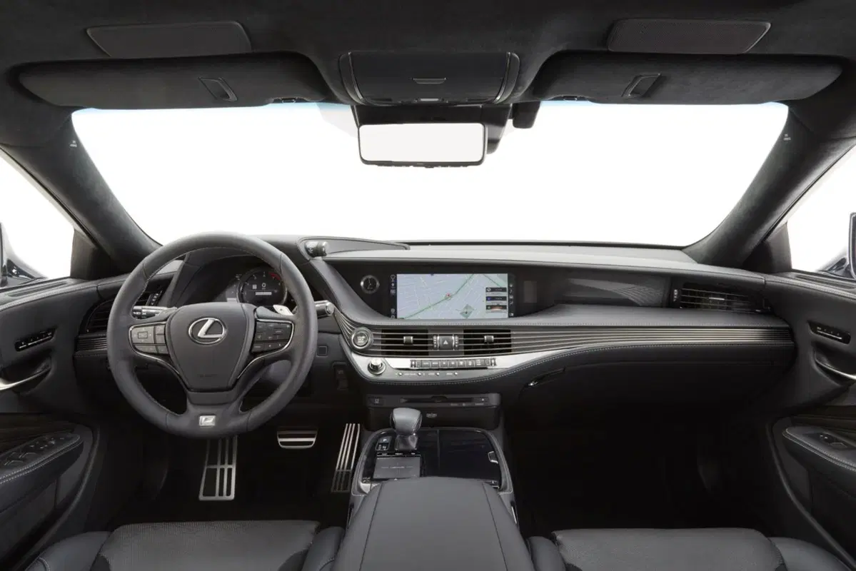 Lexus LS F Sport, debutto al Salone di New York 2017 (2)