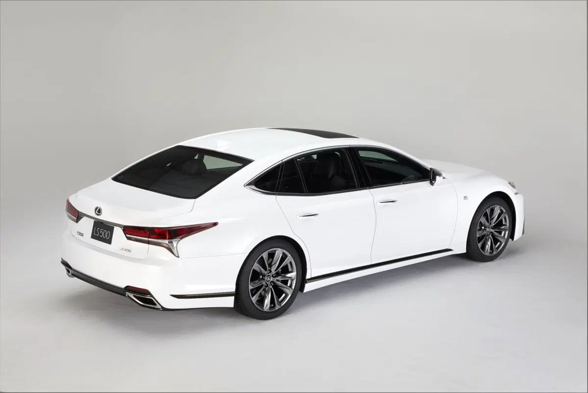 Lexus LS F Sport, debutto al Salone di New York 2017