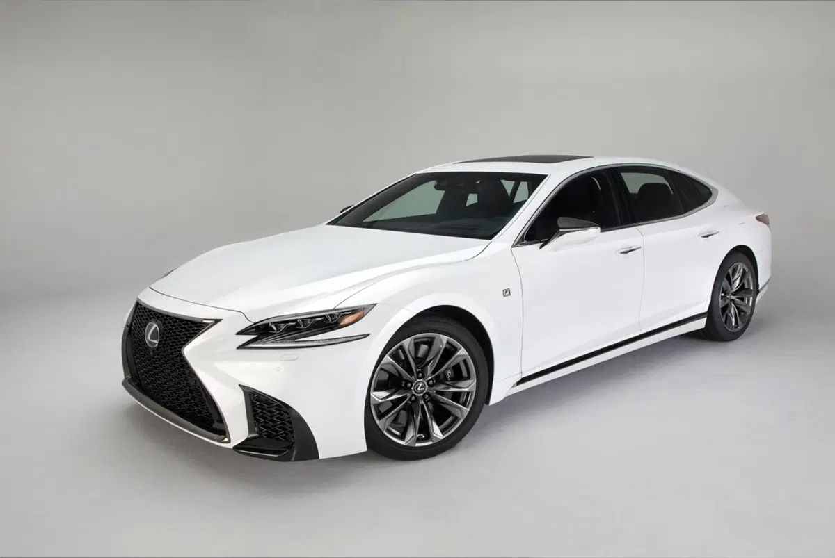Lexus LS F Sport, debutto al Salone di New York 2017 (3)