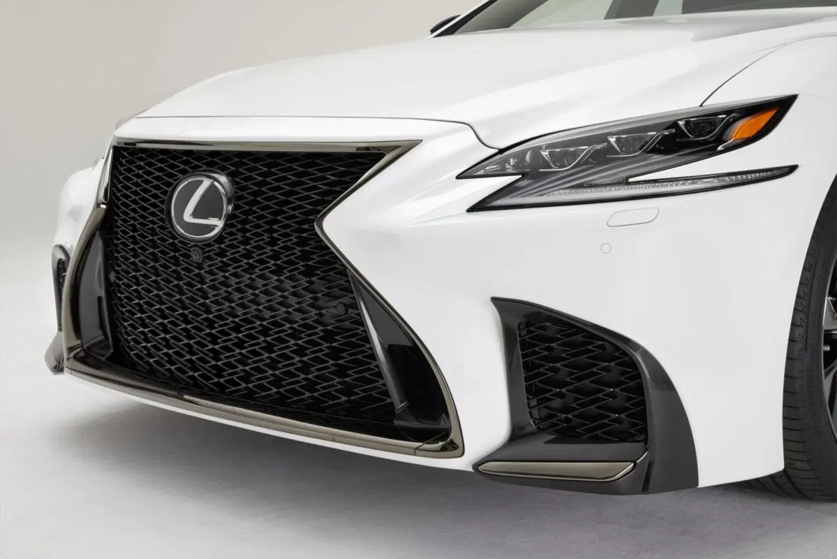 Lexus LS F Sport, debutto al Salone di New York 2017 (4)