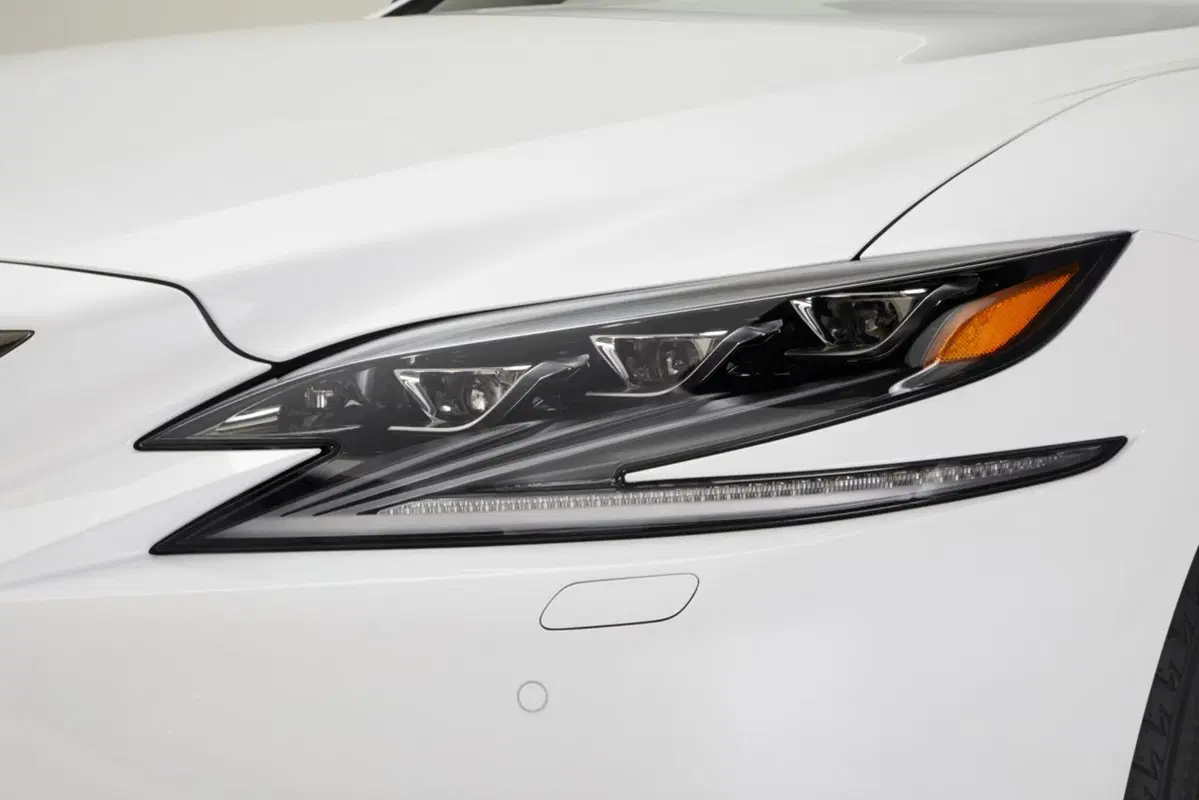 Lexus LS F Sport, debutto al Salone di New York 2017 (5)