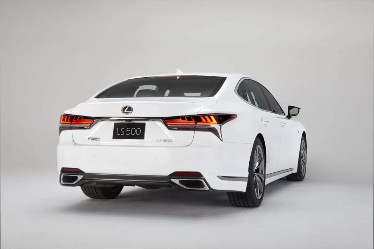 Lexus LS F Sport, debutto al Salone di New York 2017 (6)
