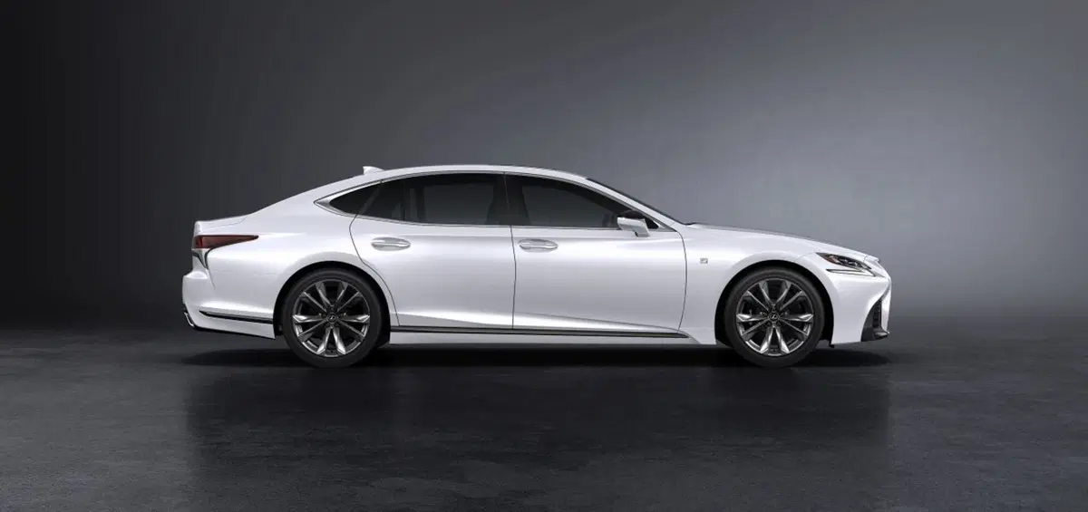 Lexus LS F Sport, debutto al Salone di New York 2017 (7)
