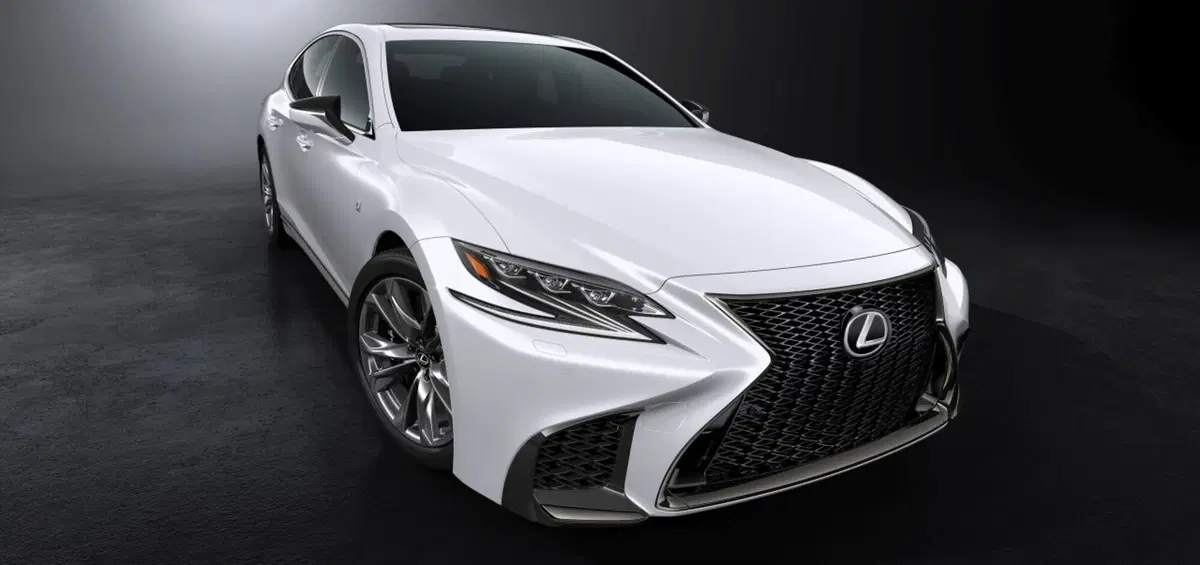 Lexus LS F Sport, debutto al Salone di New York 2017 (10)