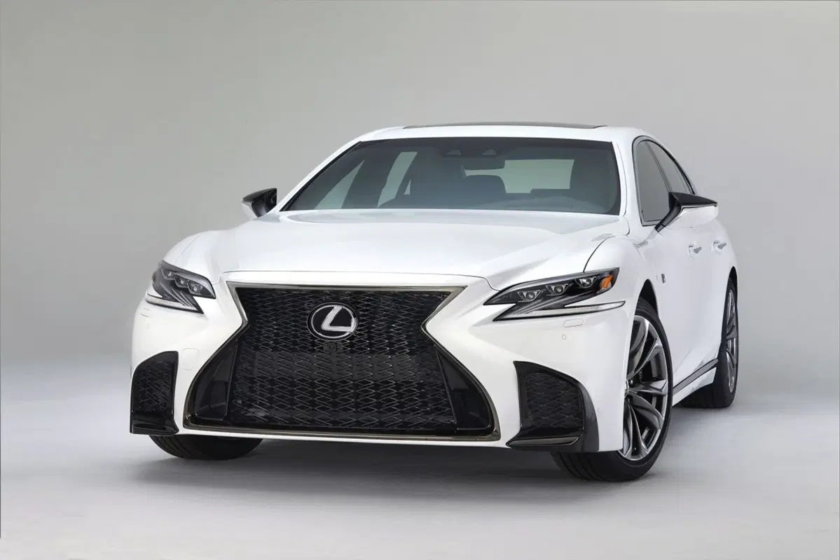 Lexus LS F Sport, debutto al Salone di New York 2017 (12)