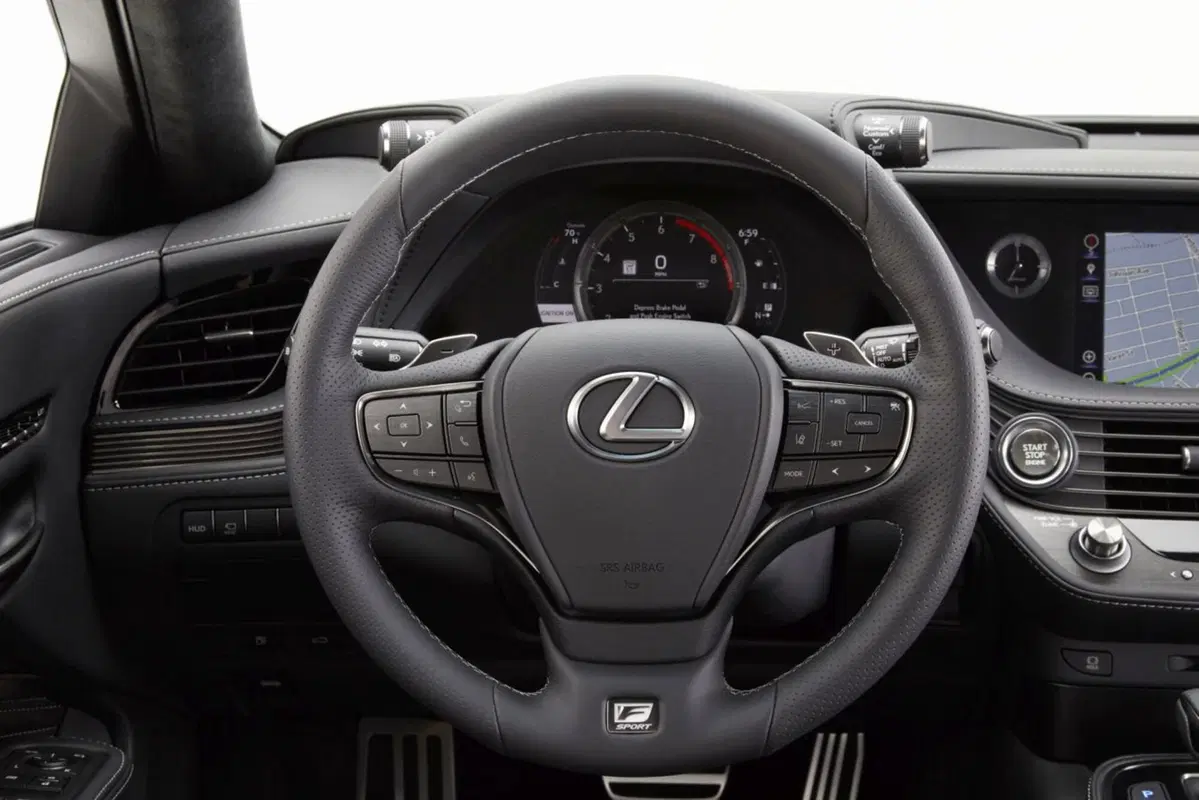 Lexus LS F Sport, debutto al Salone di New York 2017 (13)