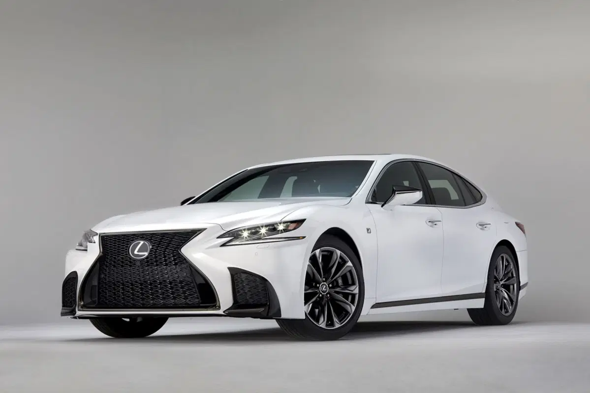 Lexus LS F Sport, debutto al Salone di New York 2017 (15)