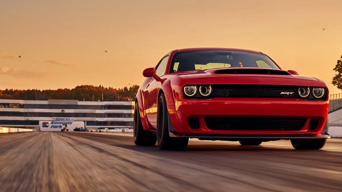 Dodge Challenger SRT Demon: anche le auto possono impennare [Video] (2)