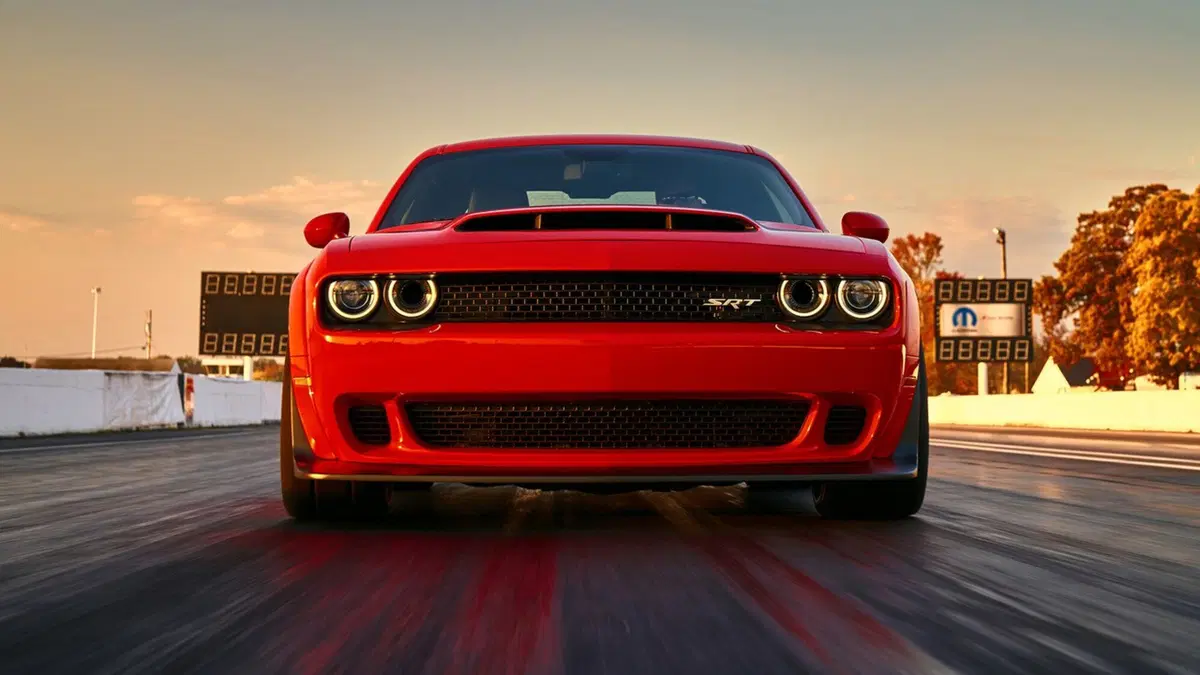 Dodge Challenger SRT Demon: anche le auto possono impennare [Video] (4)