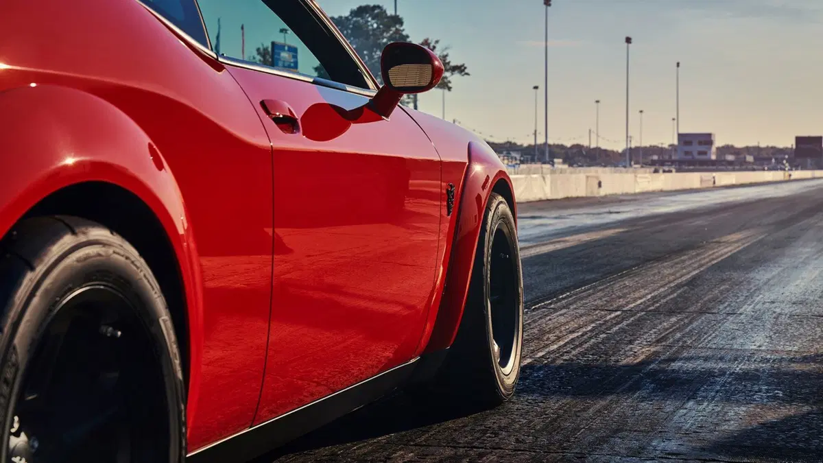 Dodge Challenger SRT Demon: anche le auto possono impennare [Video] (20)