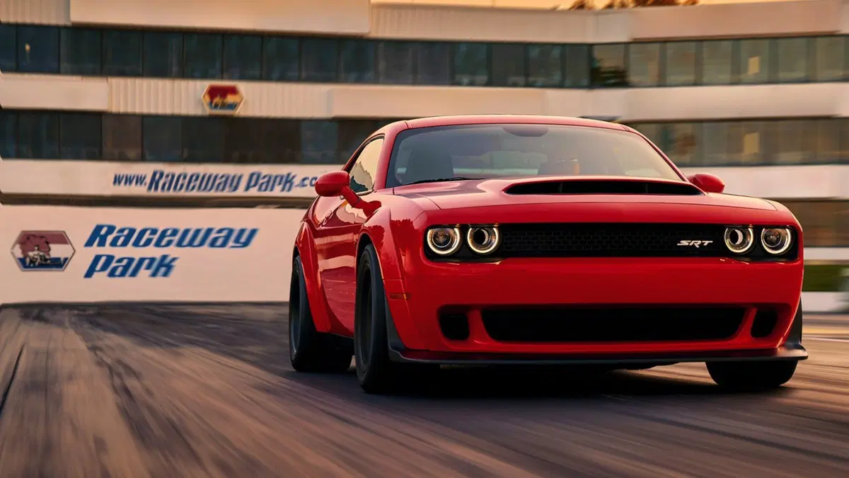Dodge Challenger SRT Demon: anche le auto possono impennare [Video] (26)