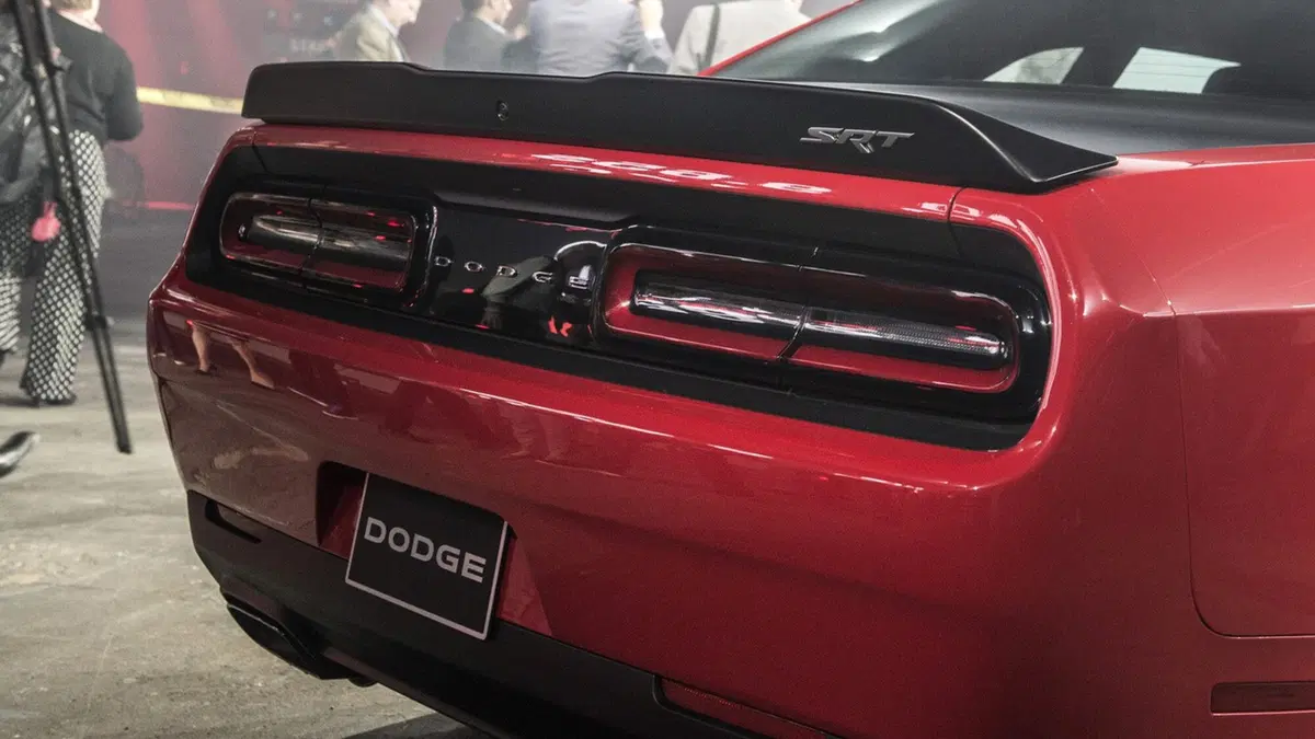 Dodge Challenger SRT Demon: anche le auto possono impennare [Video] (39)
