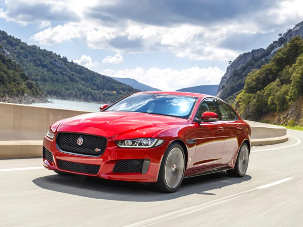 Jaguar XE 3.0 V6 380 CV aut. S (6)