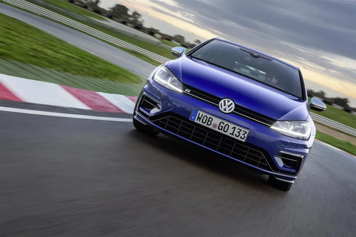 Volkswagen Golf R 2017 [Video Primo Test]