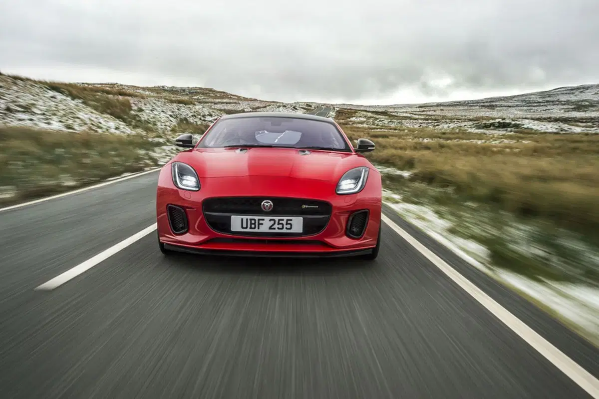 Jaguar F-Type, arriva la quattro cilindri (2)