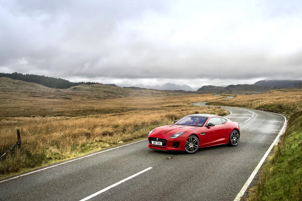 Jaguar F-Type, arriva la quattro cilindri (3)