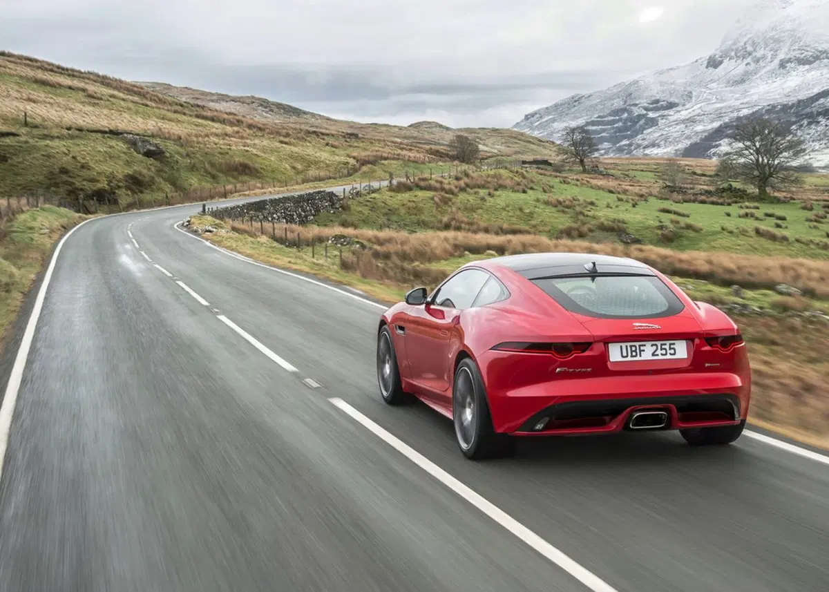 Jaguar F-Type, arriva la quattro cilindri (4)