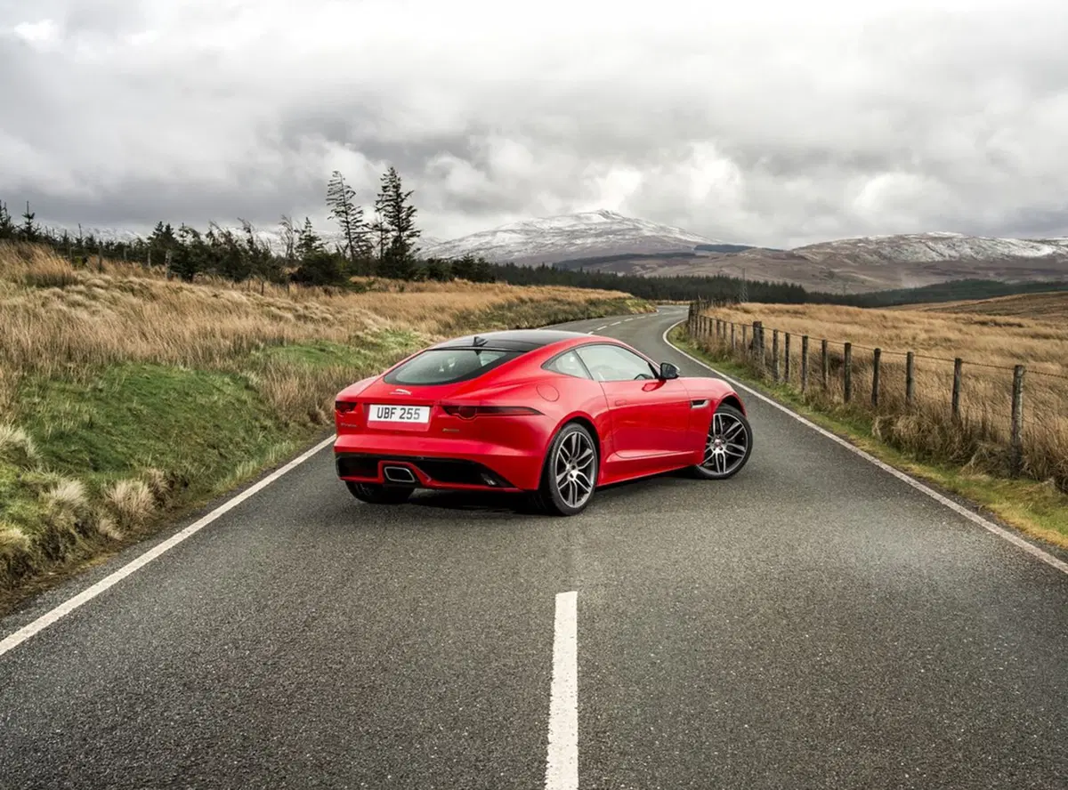 Jaguar F-Type, arriva la quattro cilindri (6)