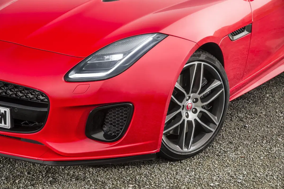 Jaguar F-Type, arriva la quattro cilindri (10)