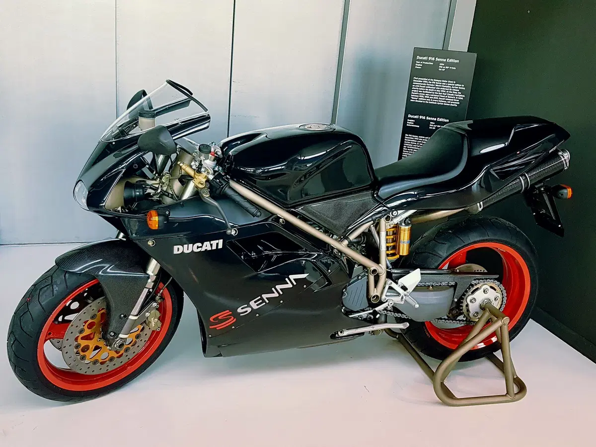 Museo Lamborghini, inaugurata la mostra dedicata a Senna (10)