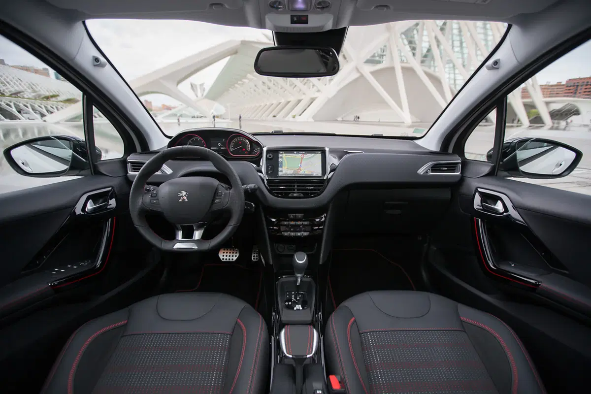 Quale comprare, Confronto: Peugeot 2008 PureTech Turbo 110 Vs Suzuki S-Cross 1.0 Boosterjet (2)