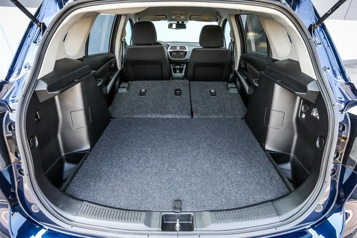 Quale comprare, Confronto: Peugeot 2008 PureTech Turbo 110 Vs Suzuki S-Cross 1.0 Boosterjet (5)