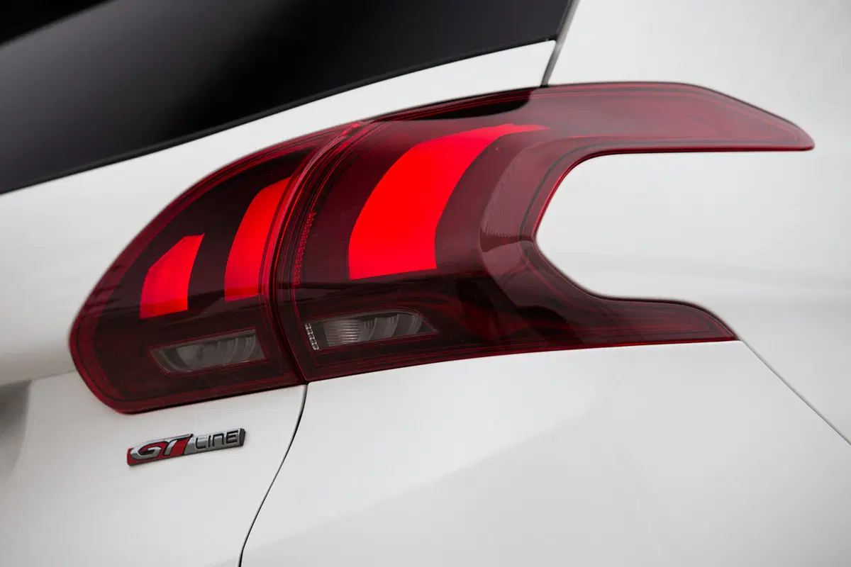Quale comprare, Confronto: Peugeot 2008 PureTech Turbo 110 Vs Suzuki S-Cross 1.0 Boosterjet (16)